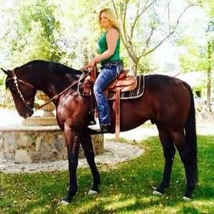 Meet your Posher, Becca